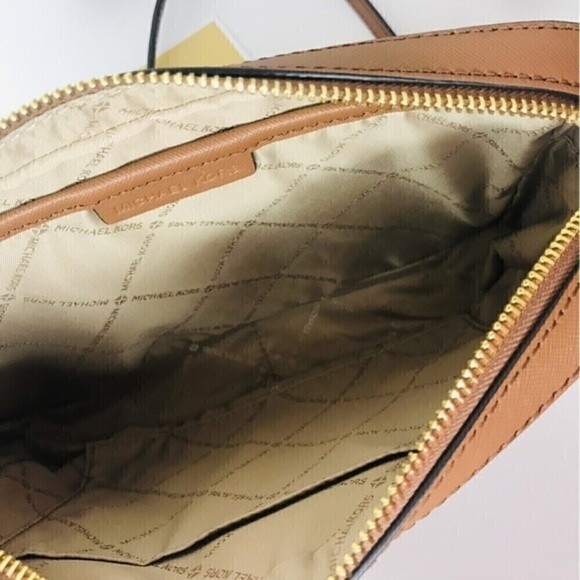 New! Michael Kors Jet Set Monogram Leather Vanilla Large Camera Crossbody Bag - Picture 12 of 16